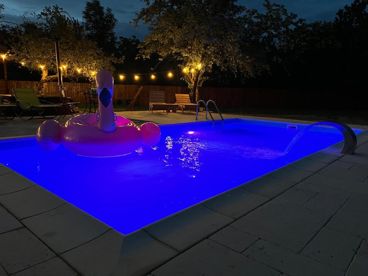 Horace Guesthouse Pool & Hot Tub & Bikes & River Dejani Eksteriør billede