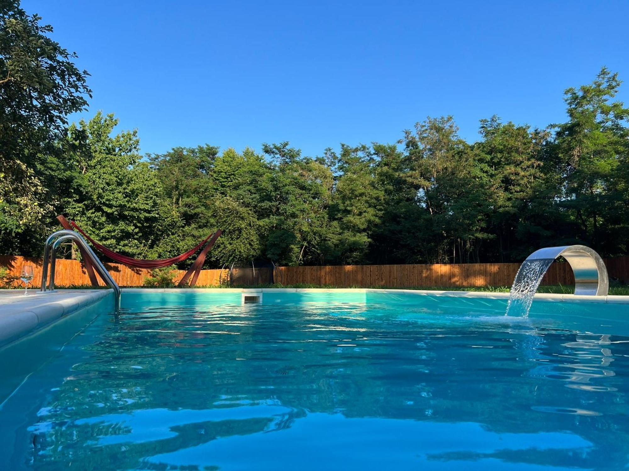 Horace Guesthouse Pool & Hot Tub & Bikes & River Dejani Eksteriør billede